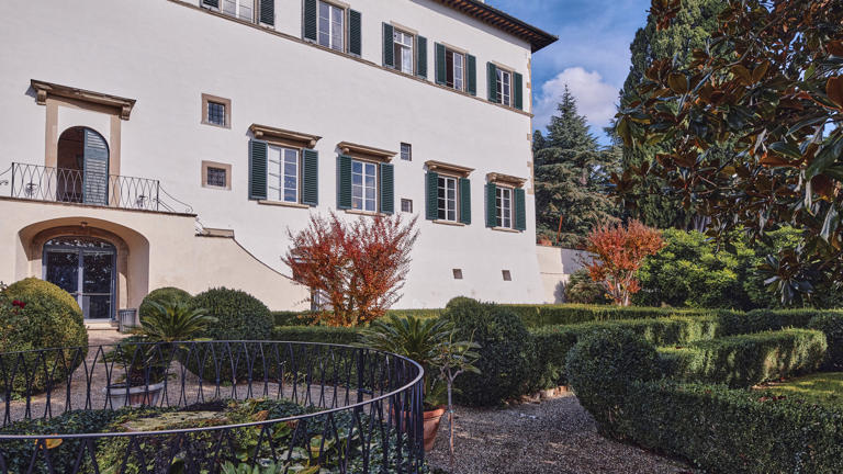 Villa La fonte gardens sunny building