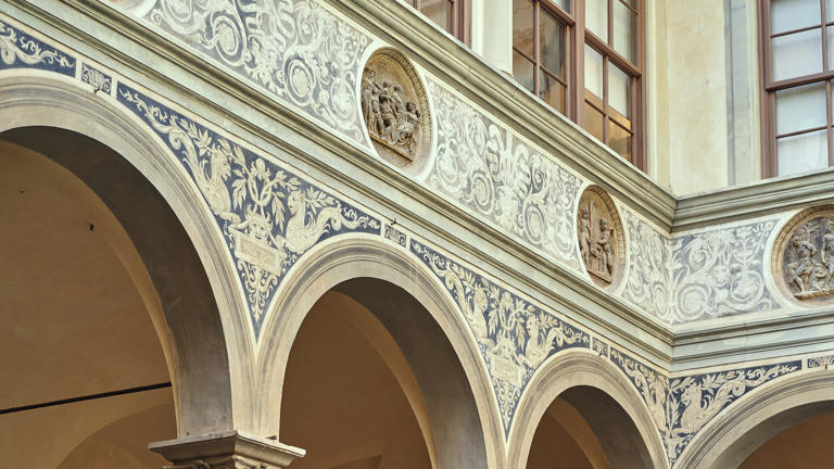 Villa salviati internal cloister arc details